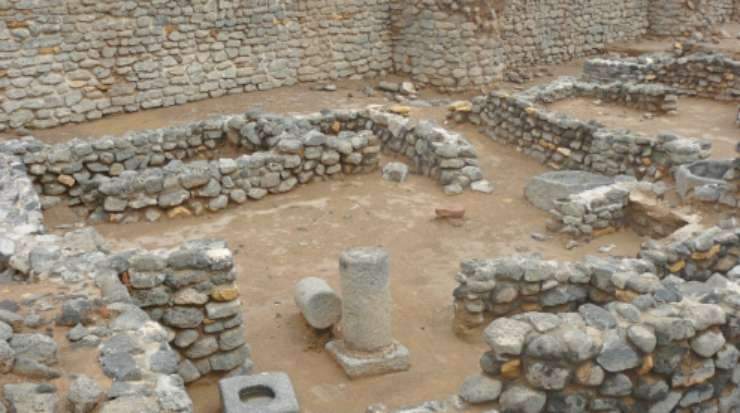 A large number of architectural units that contained many rooms and architectural details have also been discovered