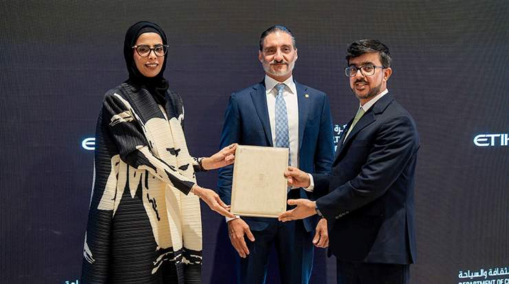 (from left to right), Aysha Al Kaabi, H.E. Saleh Mohamed Saleh Al Geziry, and Abdulla Yousuf